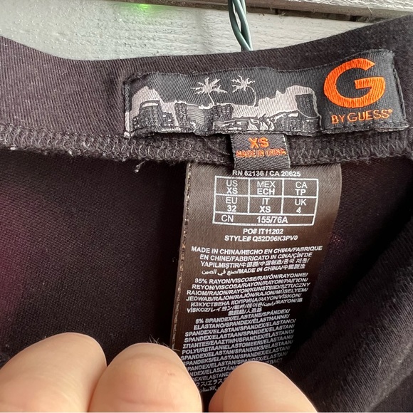 Guess skirt with gold zipper - Picture 3 of 7